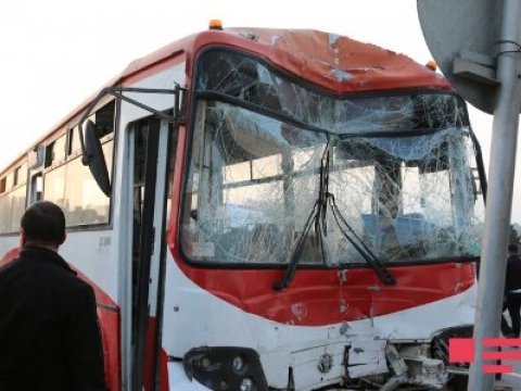 20 nəfərin xəsarət aldığı qəza qurbanlarından 4-ü xəstəxanadadır