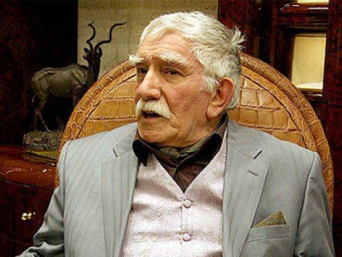 80 yaşında evələnən məşhur aktyor xəstəxanaya düşdü