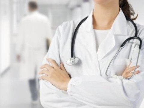 Adı uşaq alverində hallandırılan baş həkim işdən çıxdı - QALMAQAL