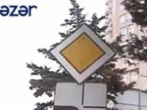  Bakıda sürücüləri çaşdıran yol nişanı-Video