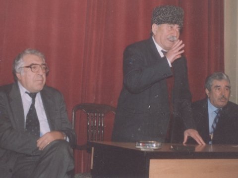 Anar yazıçı deyil və ya TƏNHA ANAR