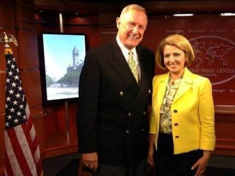 Azərbaycanlı jurnalist konqresmenin Anar Məmmədovla işbirliyiə son verməsindən yazdı