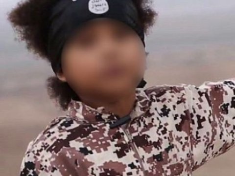 İŞİD-in təhsil SİSTEMİ: əlində kəsilmiş başlar tutan uşaqlar