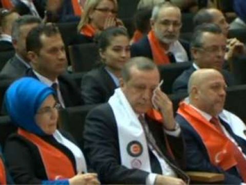 Türkiyə prezidenti qadınlar bayramında ağladı - Video 