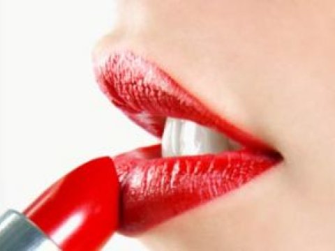 Hansı ölkədə qadınlar kosmetikaya daha çox pul xərcləyirlər?