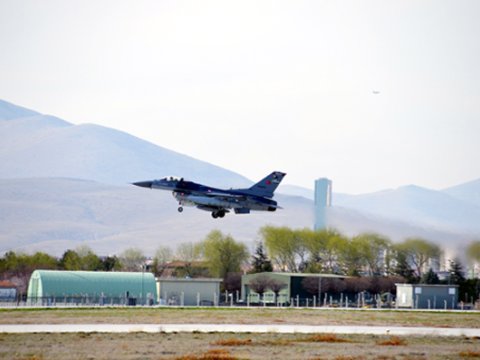 Azərbaycan qırıcıları Türkiyə səmasında - FOTOLAR