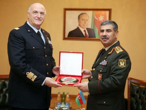 Zakir Həsənov NATO generalı ilə müzakirə apardı 