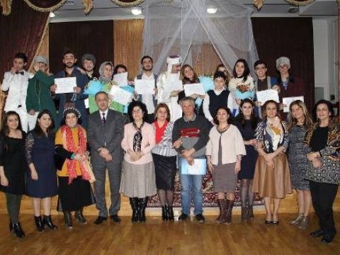 “Ölülər” məktəb səhnəsində