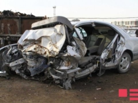 Nişandan qayıdan ailə dəhşətli qəzaya düşdü: 1 ölü, 4 yaralı