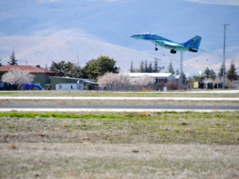 Azərbaycan və Türkiyə pilotları uçuş keçiriblər