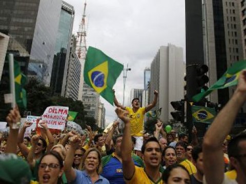 Prezidentin istefasını istəyən 3 milyon insan küçələrə çıxdı 