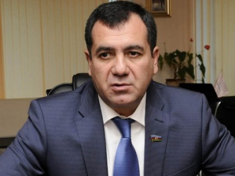 “İllərlə məhkəmə qapılarında qalır”