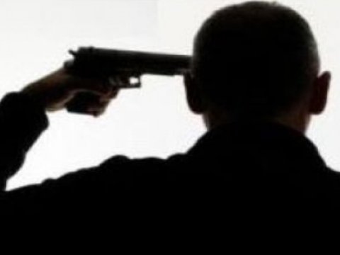 Ağdaşda 42 yaşlı kişi özünü atasının qəbri üstündə güllələdi