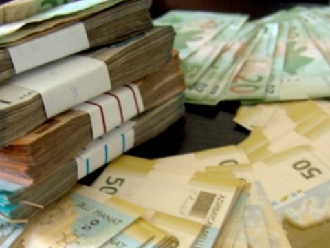 Banklardakı əmanətlər artıb 