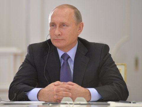Putin Ukrayna sərhədindən 20 metr aralıda müşavirə keçirdi