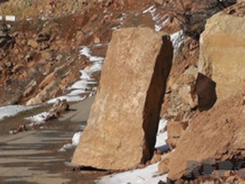  Quba-Xınalıq yolunda uçqun təhlükəsi 