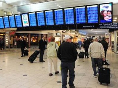 Bombalı adamın rahatlıqla hava limanına daxil olması üçün şərait...