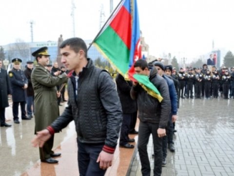 Əsgərliyə çağırış yaşı dəyişir