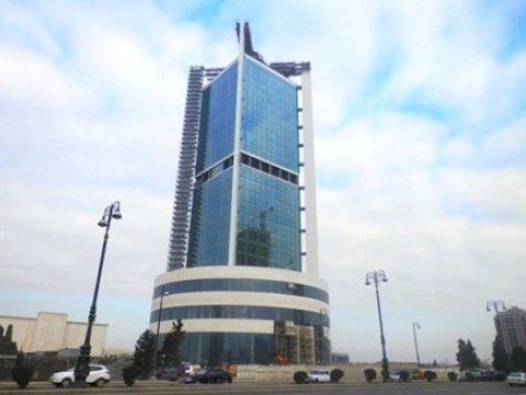 Neft Fondu 3 banka 0.5 milyon dollar satdı 