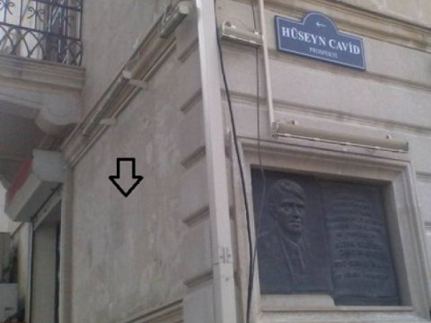 Eldar Mahmudovun atasının barelyefini sökdülər - FOTOLAR