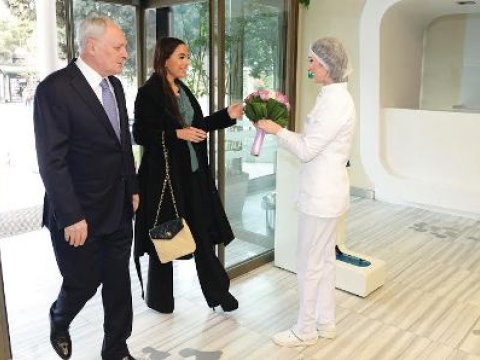  Leyla Əliyeva talassemiyadan əziyyət çəkən uşaqlara baş çəkib -Fotolar