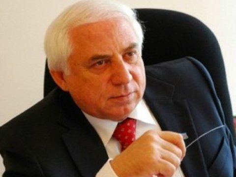 Komitə sədri məktəb direktorlarını “VURDU”: “Qorxurlar”