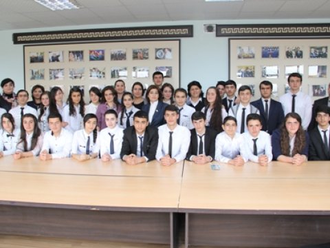 Xanım deputat açıq dərs keçirdi