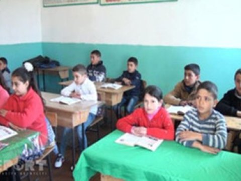 Tovuzda şagirdlərin saçını kəsən direktor müavini işdən çıxarıldı