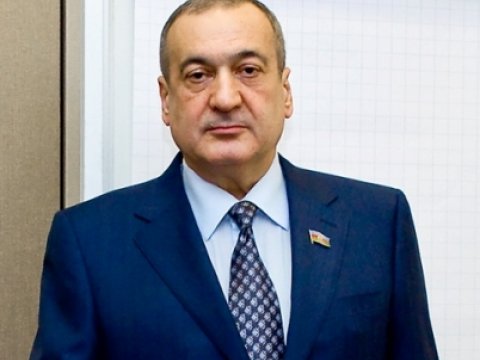 Deputat səfirlə müzakirə apardı 