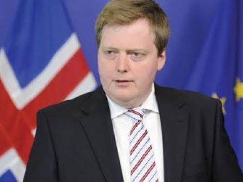  Korrupsiyada günahlandırılan baş nazir istefa verdi  