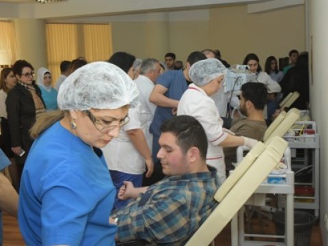Tibb Universitetində orduya dəstək - qanvermə aksiyası keçirildi