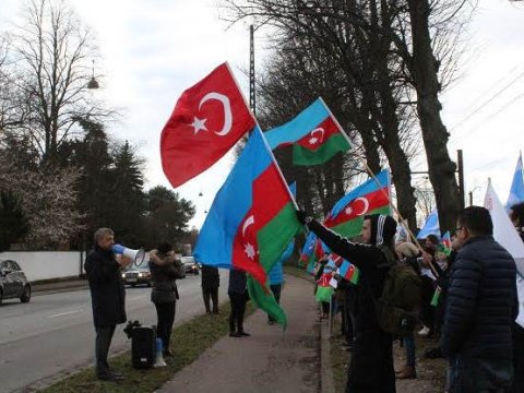 Kopenhagendə Ermənistan səfirliyi önündə etiraz aksiyası - FOTOLAR