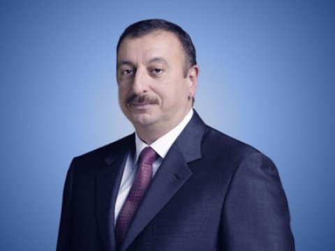 Prezident sərgilərlə tanış oldu