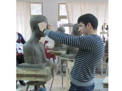 Heykəltaraş şəhidin anası: “Sevdiyi qızı da tanımadım ki, bir ona baxım”