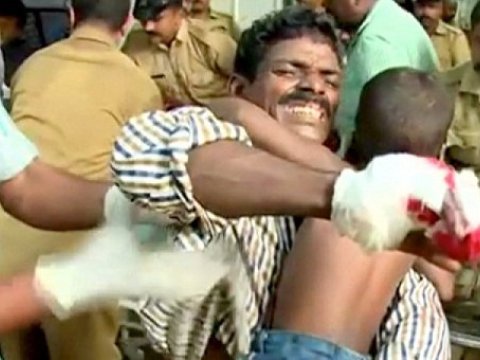 Hindistandakı yanğında ölənlərin sayı 100 nəfəri ötüb