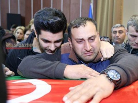 Şəhidlərin dəfnində insan seli – FOTOLAR