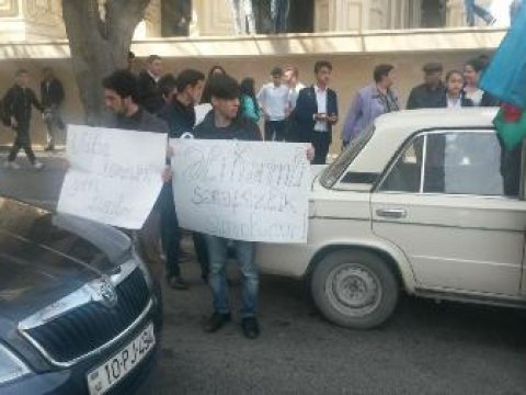 Əli Kərimlinin evi qarşısında növbəti aksiya - FOTO