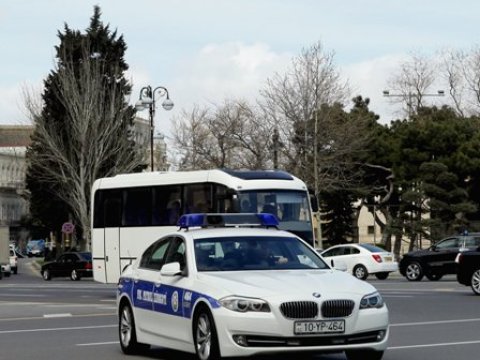 Yol Polisi Bakıda sürücülərlə piyadaları üz-üzə qoyur