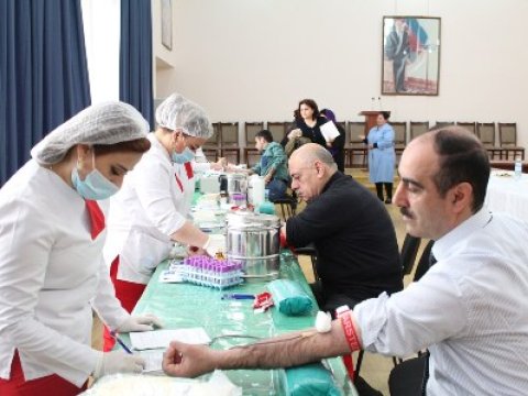 Nazir və müavinləri qanvermə aksiyasında - FOTOLAR
