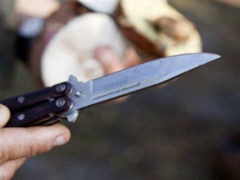 Bakıda sərnişin avtobus sürücüsünün boğazını kəsdi 