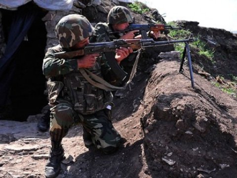 Cəbhədə silahlar susmur