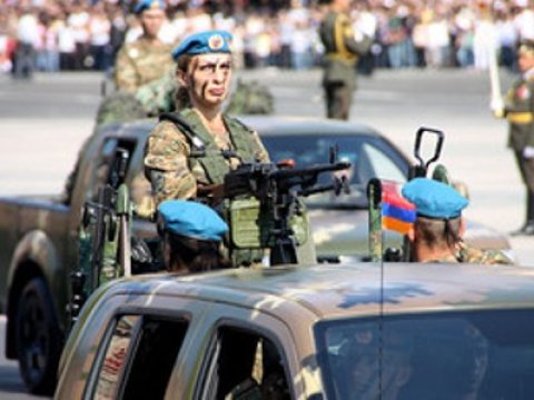  Ermənistan qadın könüllüləri orduya cəlb edir