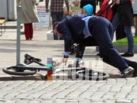 İşə velosipedlə gedən mer yıxıldı