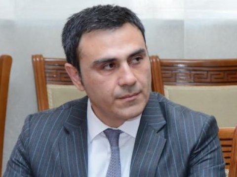 Rektor yeni dekanı təqdim etdi