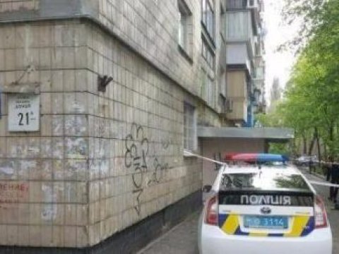  Politoloq özünü öldürdü 