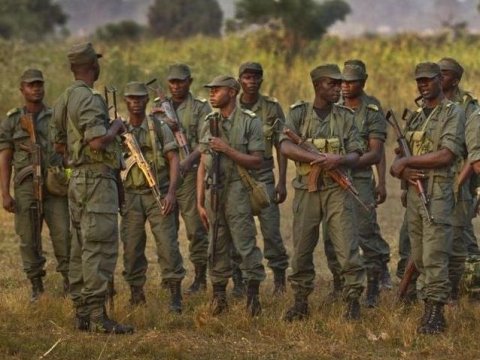 11 nəfəri güllələyən əsgər axtarışa verildi