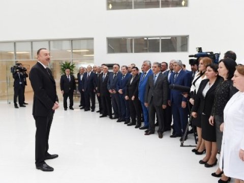  “Hətta böhranlı illərdə  də sosial məsələləri ön planda saxlayırıq”  - Prezident