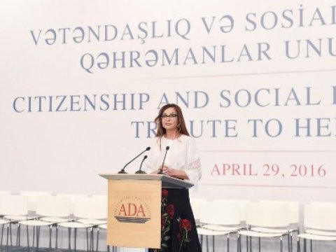 Mehriban Əliyeva “ADA” Universitetinin məzun buraxılışında - FOTOLAR