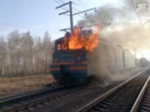 “Azərdəmiryol”un elektrovozu yandı