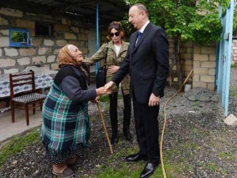 Prezident birinci xanımla cəbhə bölgəsində olub - FOTOLAR